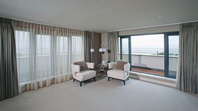 Curtain Systems, SG 5600, Customer Fabrics, Room shot "Rawsons Retreat", Kent, United Kingdom