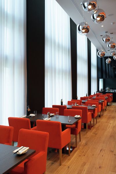 Curtain Systems, SG 5600, Colorama 1, Room shot "Radisson Blu Hotel", Zurich, Switzerland, Wave