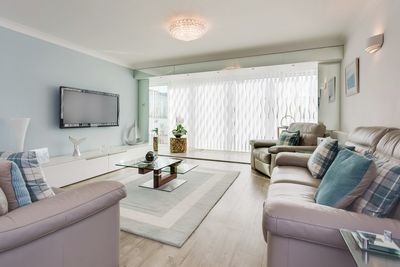 Vertical Blind Systems, SG 2910, Multi Visio, Private Home, Poole Dorset, United Kingdom, Vertical Waves